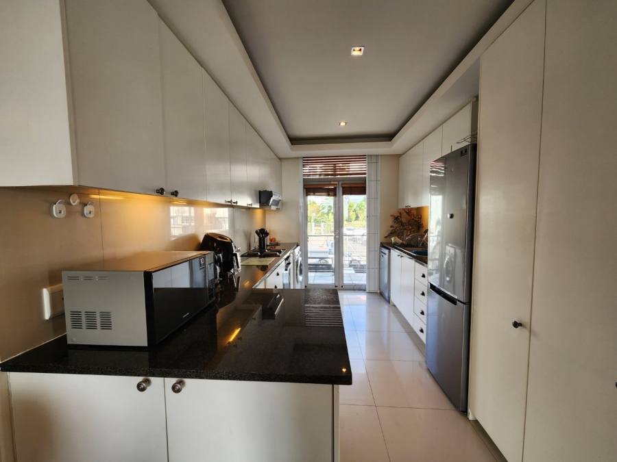 To Let 3 Bedroom Property for Rent in Green Point Western Cape